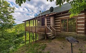 View! Private! Hot Tub,Pool Table,Fireplace,Relax!